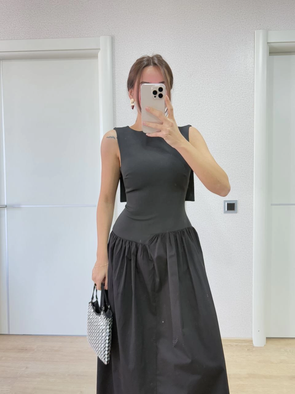 Venlora Krep Arkası Kanat Arka Ön Pens Detaylı Uzun Kadın Elbise - Siyah