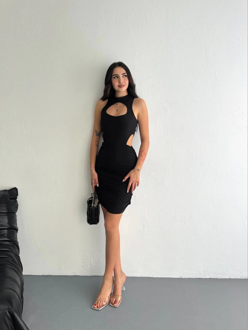 Venlora Göğüs ve Yanlar dekolteli Kolsuz Boy Elbise - Siyah