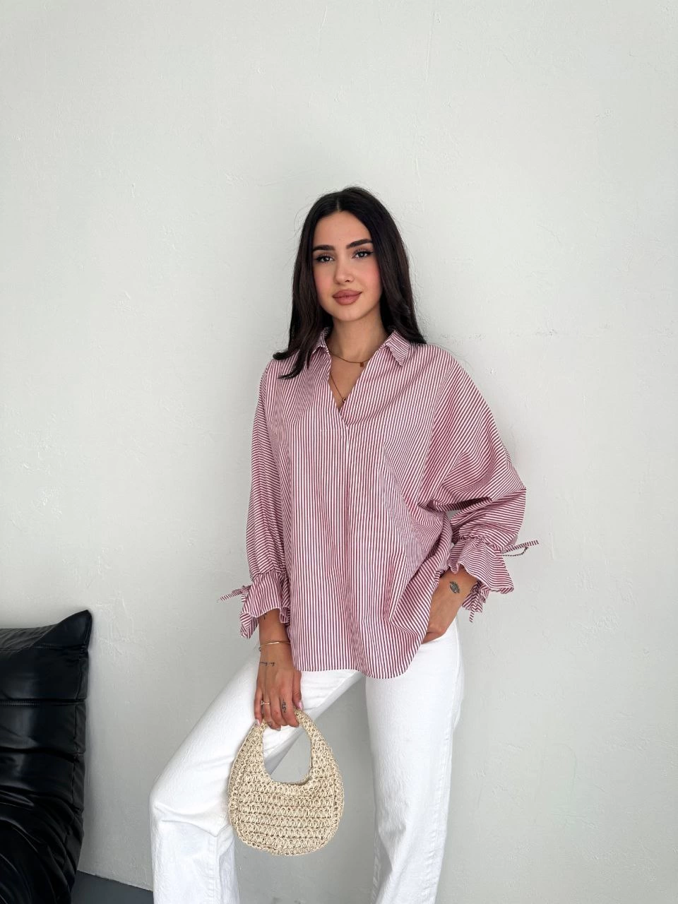 Venlora Kadın Arkası Asimetrik Yırtmaç Kesim Detaylı Cizgili Bluz Gömlek - Bordo