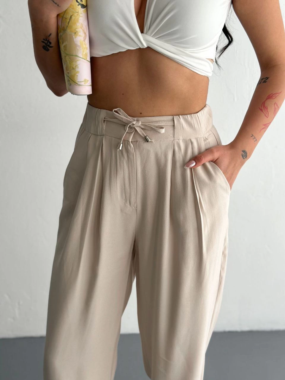 Venlora Kadın Yüksel Bel Beli Bağcıklı Rahat Boru Paça Pantalon - Kırık Beyaz