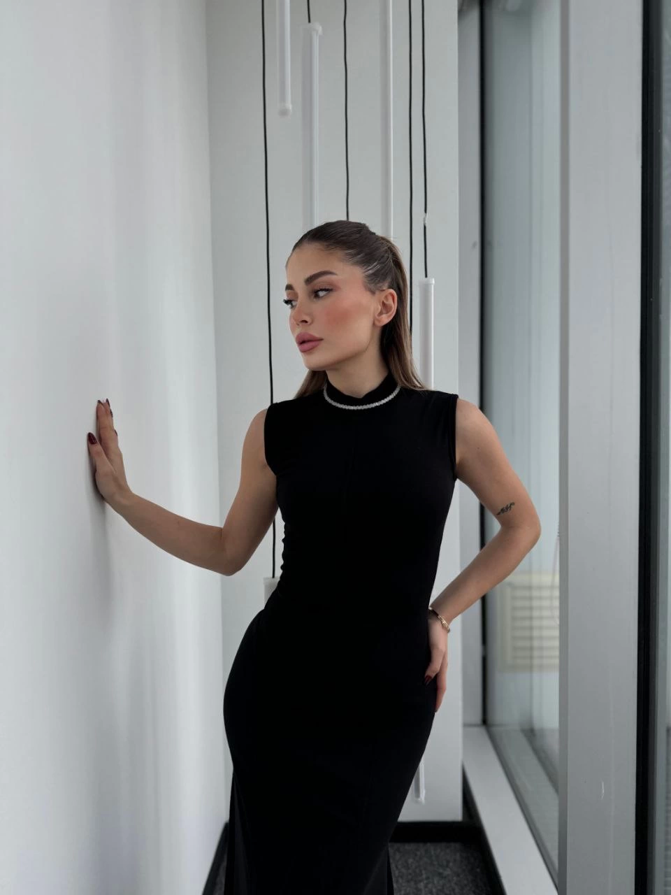 Venlora Kolsuz Yarım Bogazlı Uzun Elbise- Siyah