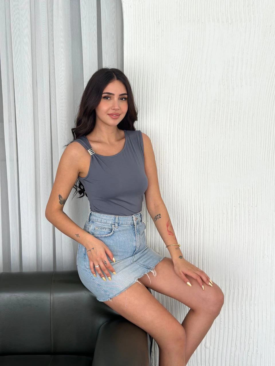 Venlora Osy Modal Yumuşak Dokulu Kumaş Bisiklet Yaka Kadın Sıfır Kol Bluz Omuz Toka Aksesuar Detaylı - Antrasit