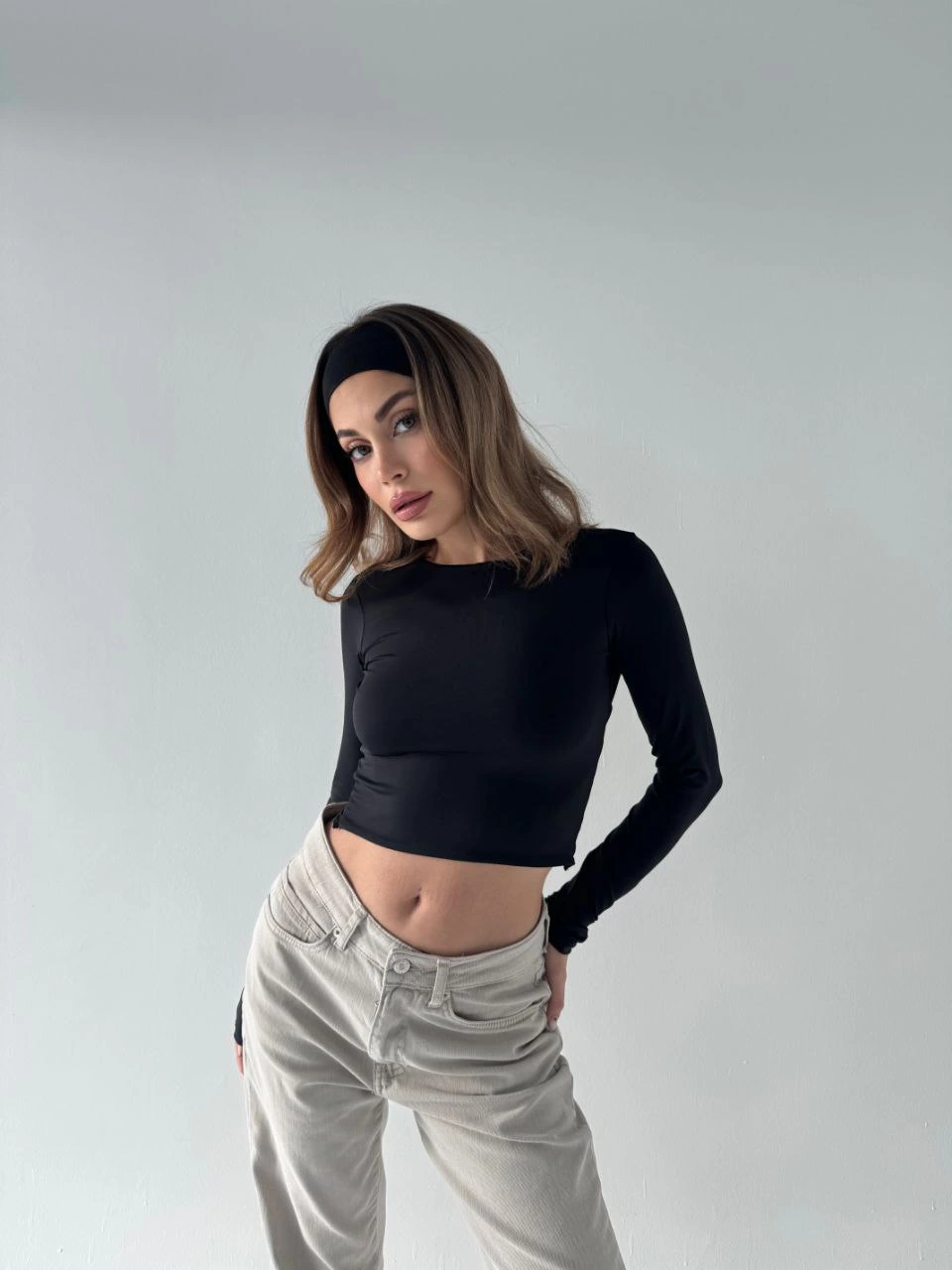Venlora Sırt Dekoltelı Uzun Kollu Crop - Siyah