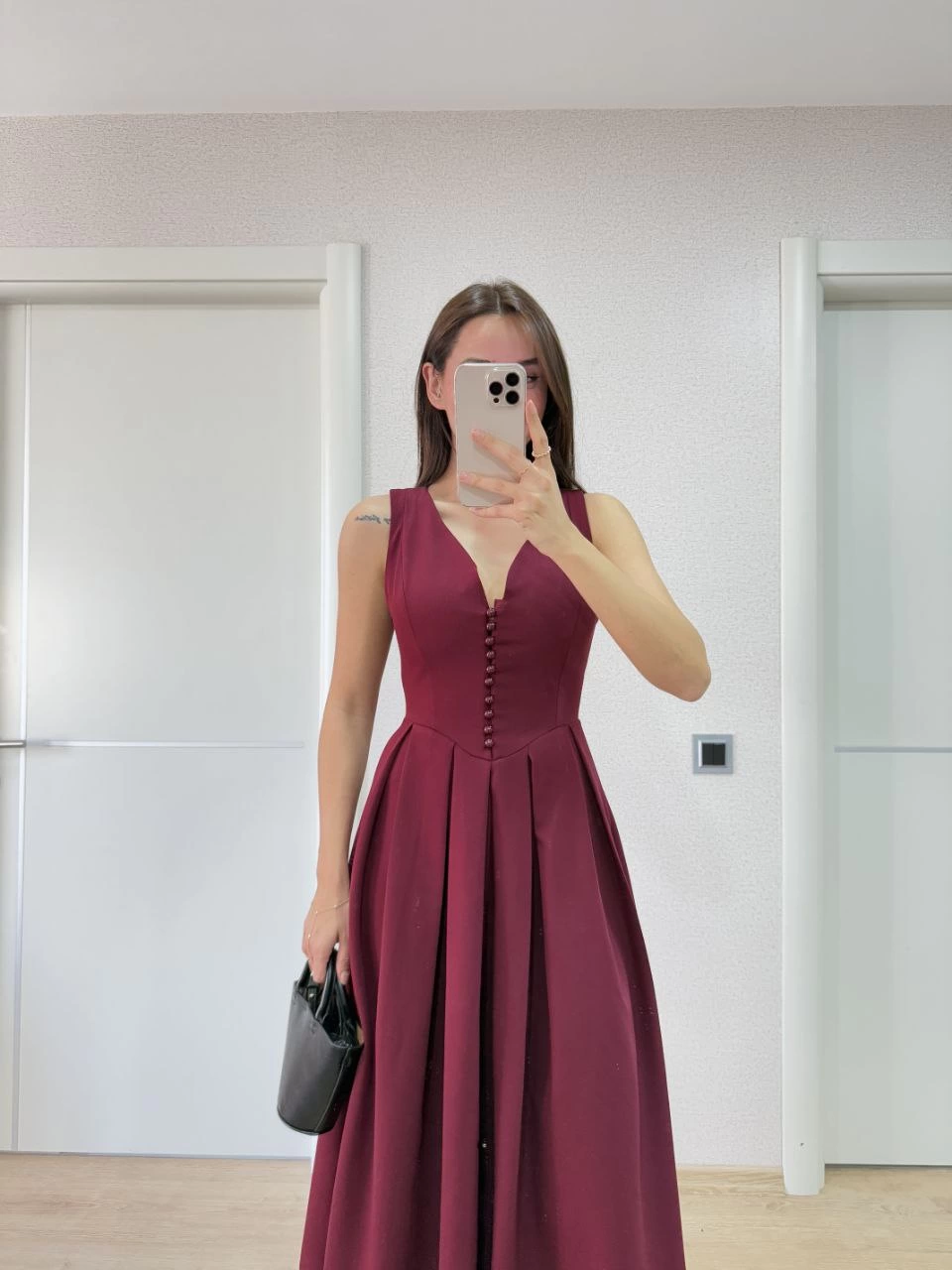 Venlora V yaka Krep Arka Ön Pens Detaylı Uzun Kolsuz Elbise - Bordo