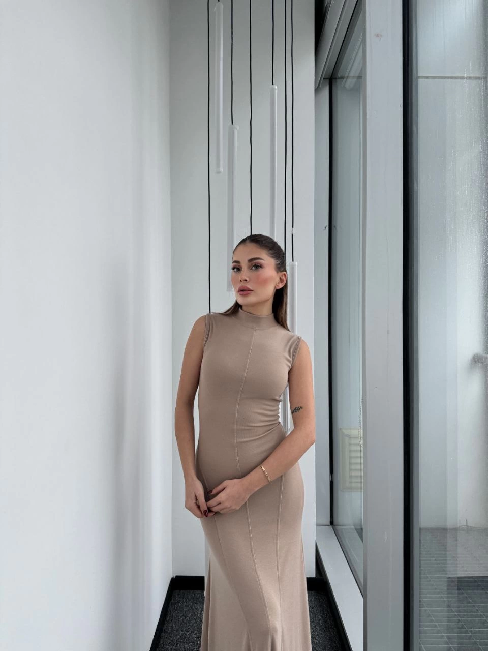 Venlora Kolsuz Yarım Bogazlı Uzun Elbise- Bej